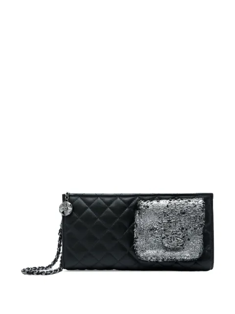 CHANEL Pre-Owned bolsa de mano Mineral Nights Pochette de piel de cordero capitonada y metalizada con correa para la muñeca 2012-2013