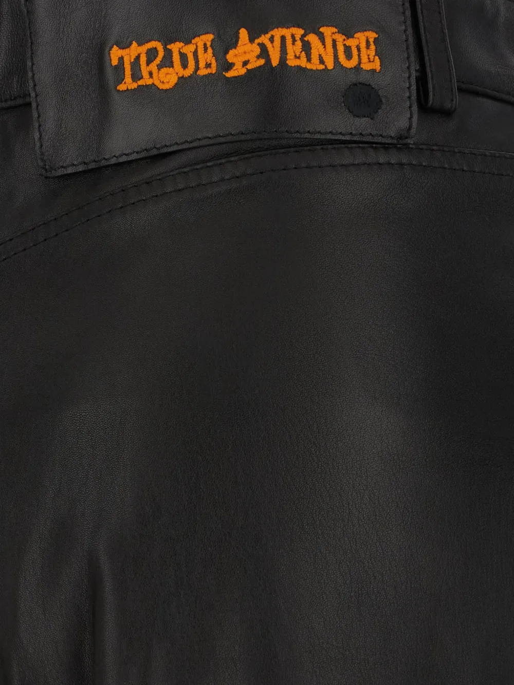 TRUE AVENUE logo-patch leather trousers Zwart