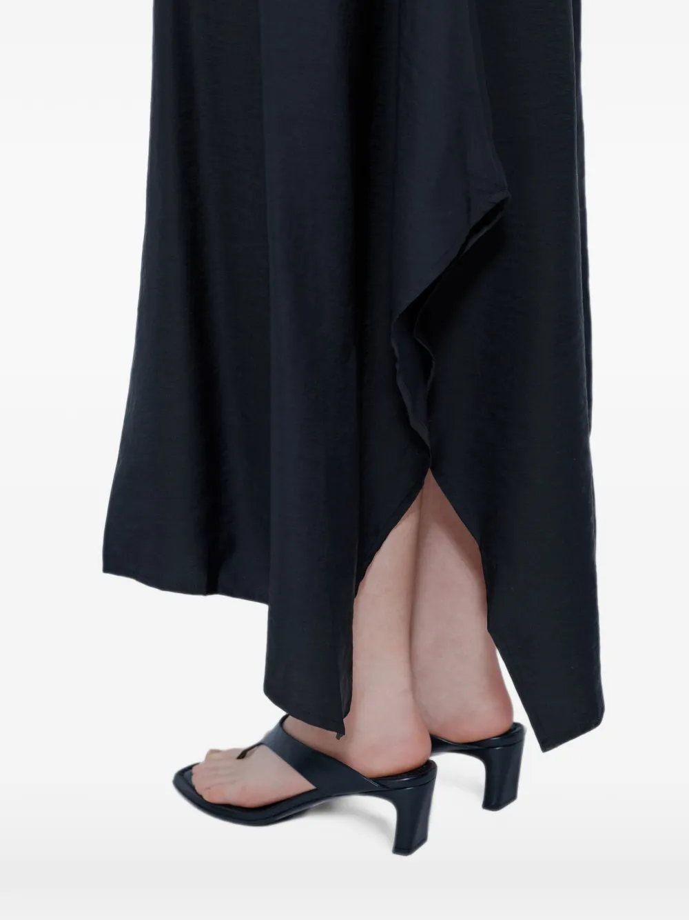 Studio Nicholson asymmetric-hem skirt Zwart