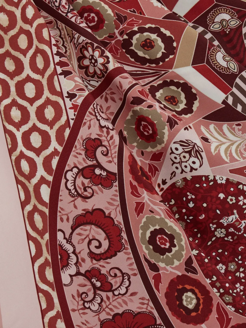 Ferragamo Monile print silk scarf Rood