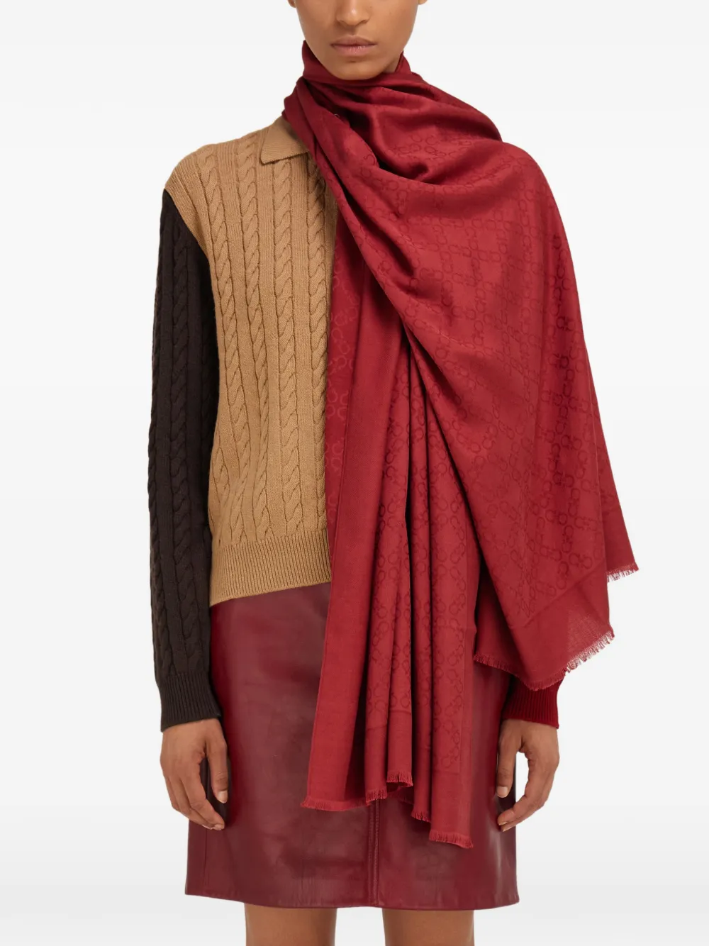 Ferragamo Gancini shawl Rood