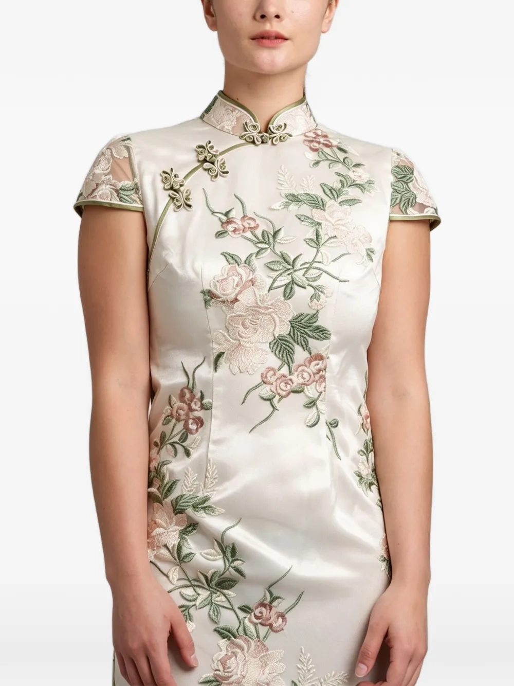 Qipology Qipao met geborduurde bloemen en kikkersluiting Beige