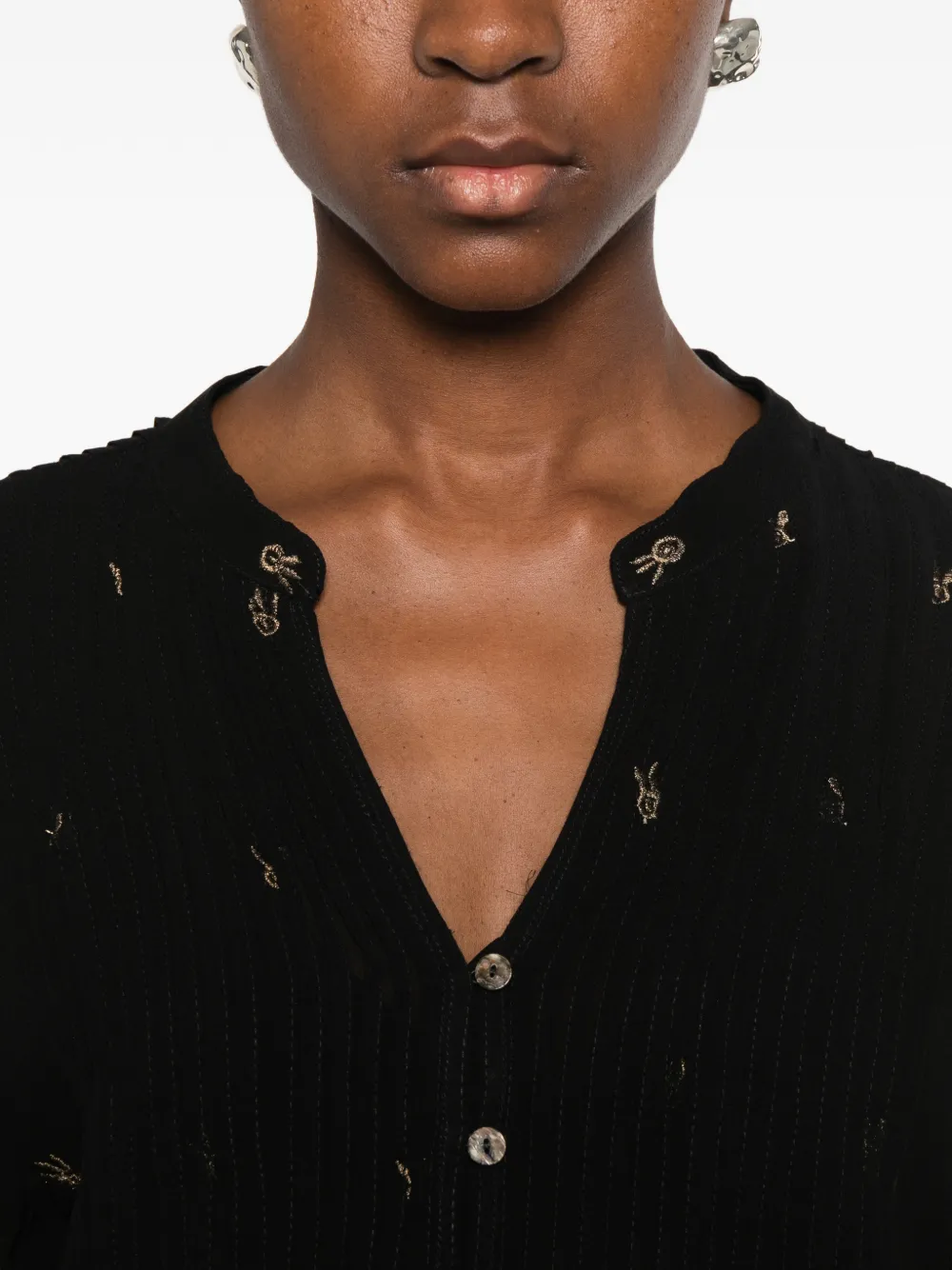 MAISON HOTEL Catherine embroidered pleated blouse Zwart