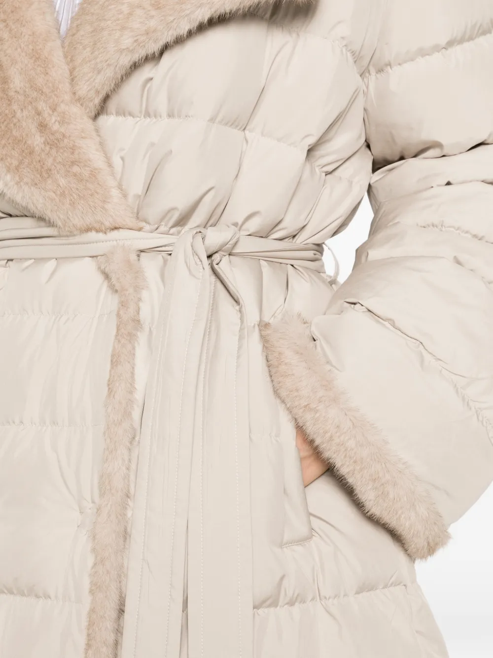 Antonelli Gewatteerde jas met afwerking van bont Beige