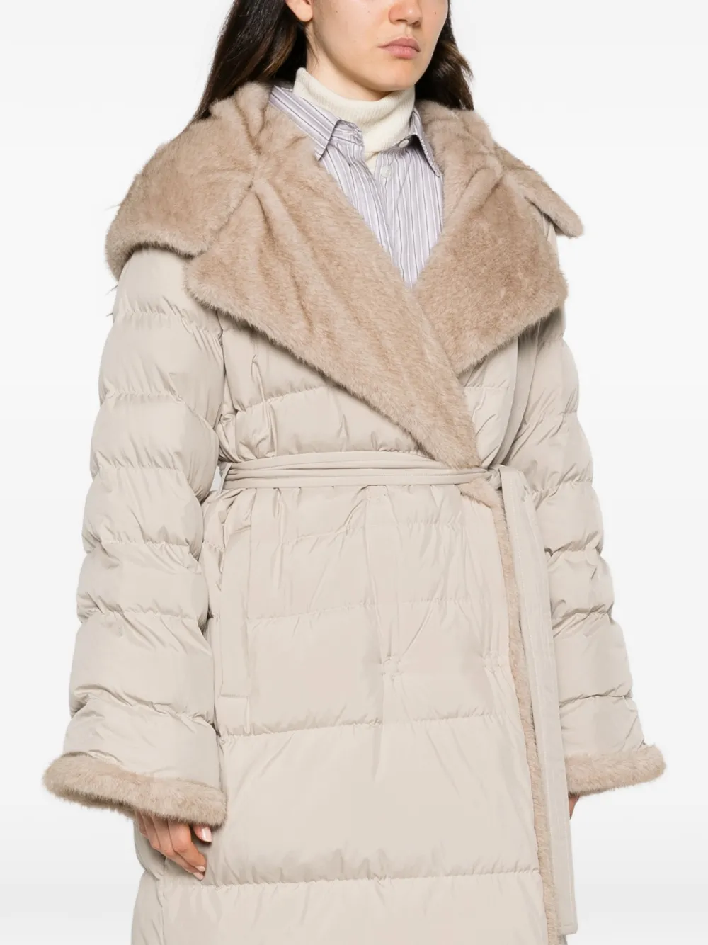 Antonelli Gewatteerde jas met afwerking van bont Beige