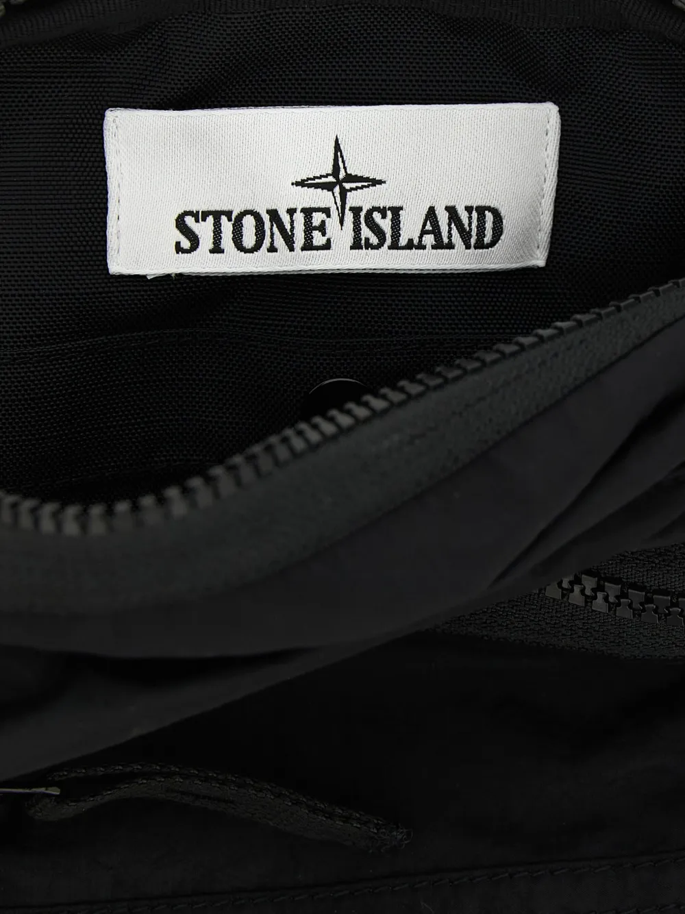 Stone Island logo-patch messenger bag Zwart
