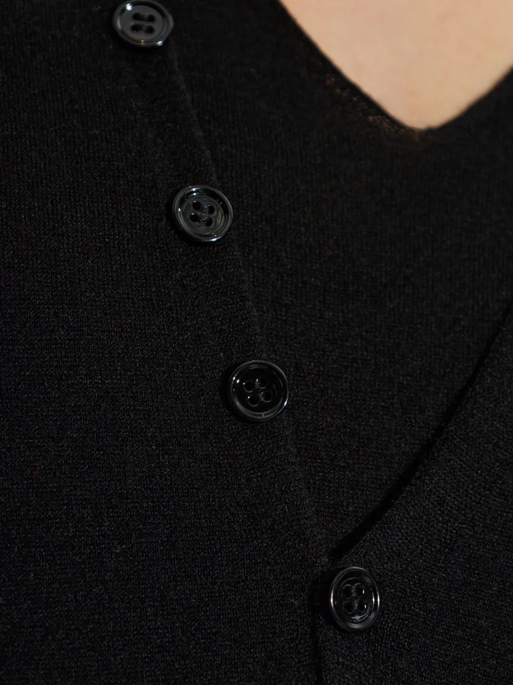 Lisa Yang asymmetric-buttoned V-neck cardigan Zwart