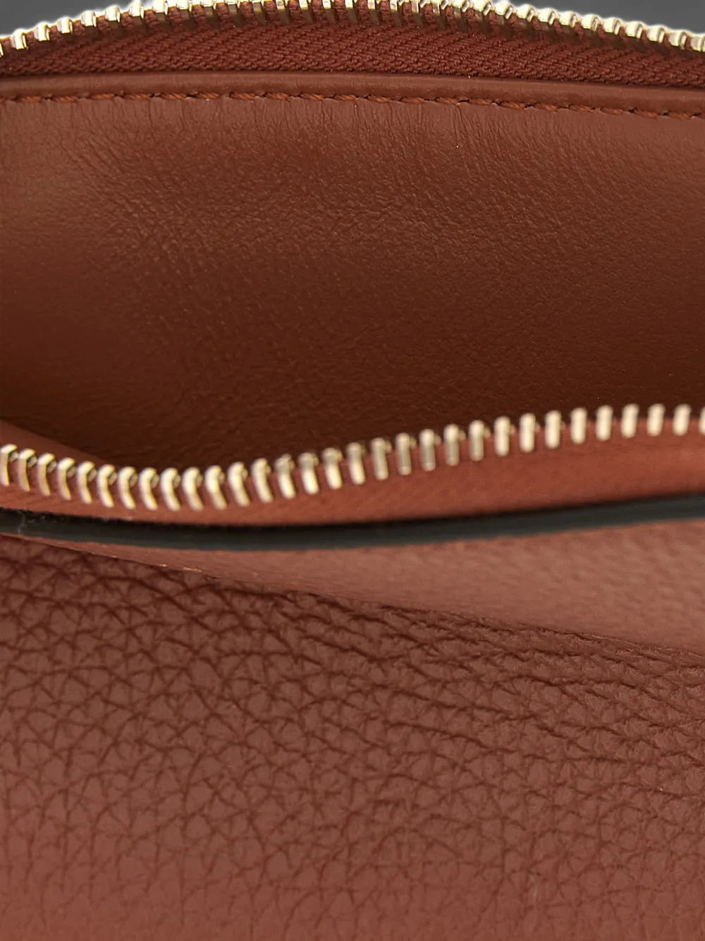 Chloé Alphabet logo-stamped leather wallet Bruin
