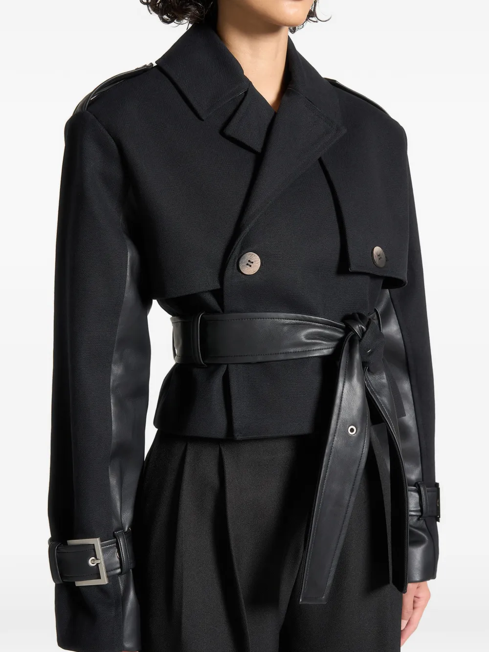 Manière De Voir Noemie cropped trench coat with belt Zwart