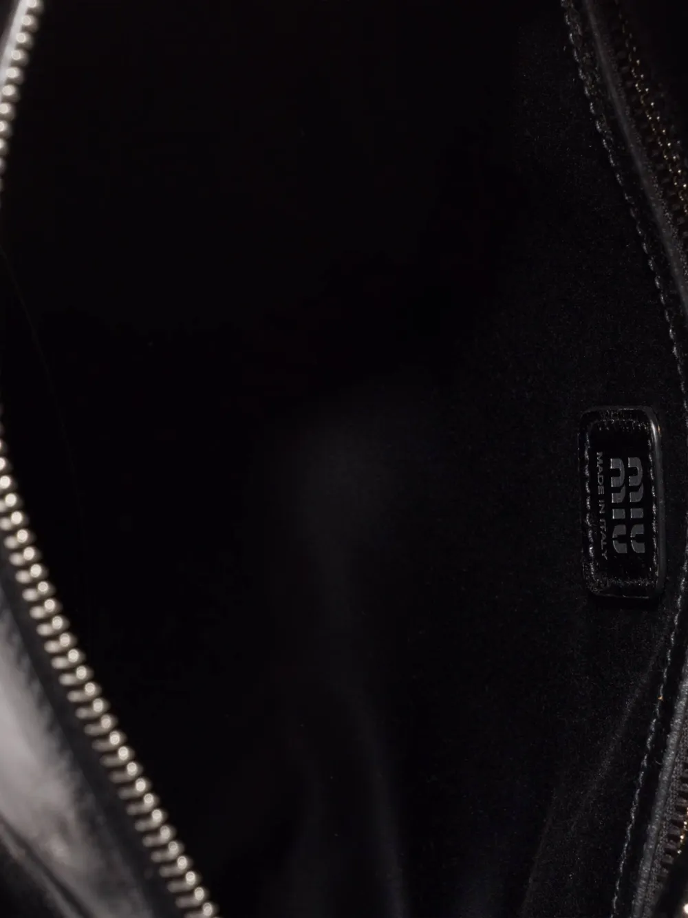 Miu logo-embossed leather tote bag Zwart