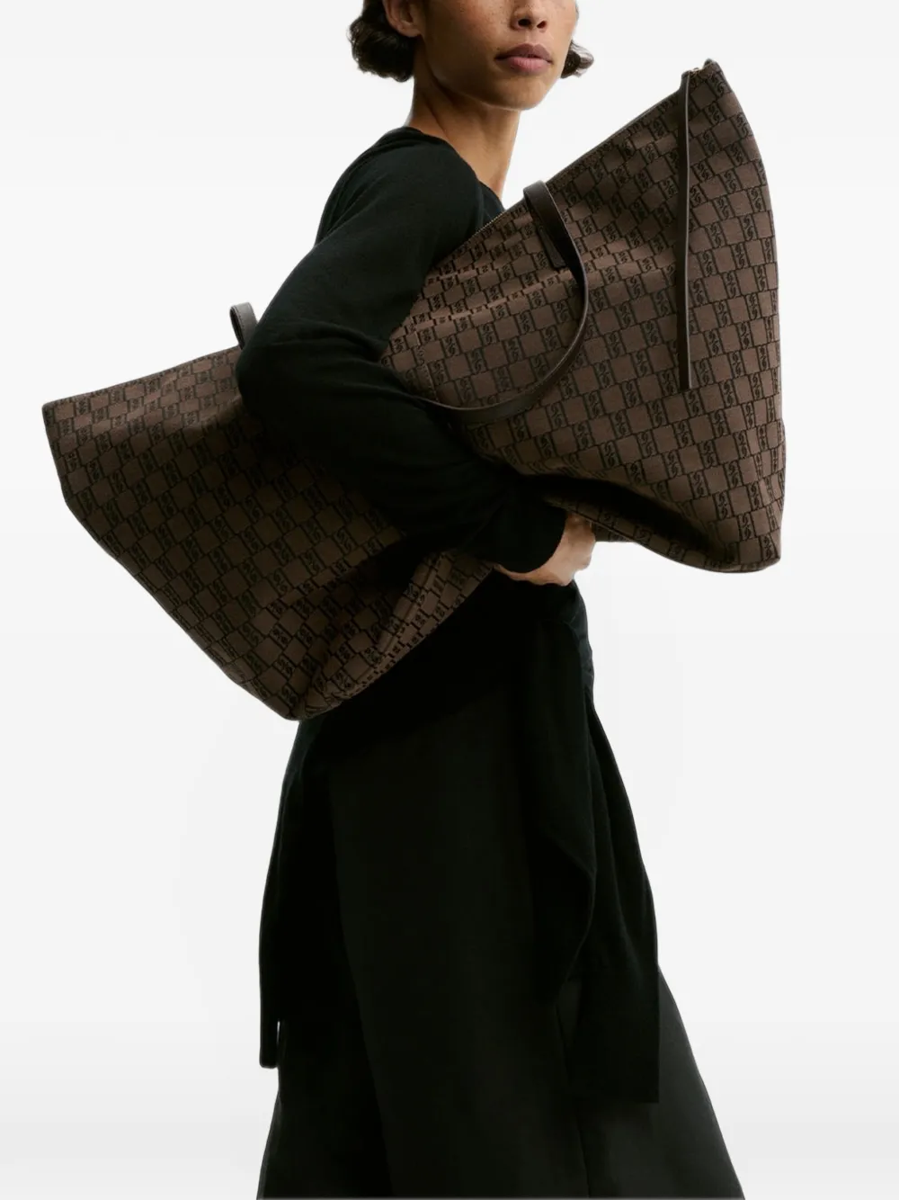 By Malene Birger Carvon monogram-pattern tote bag Bruin