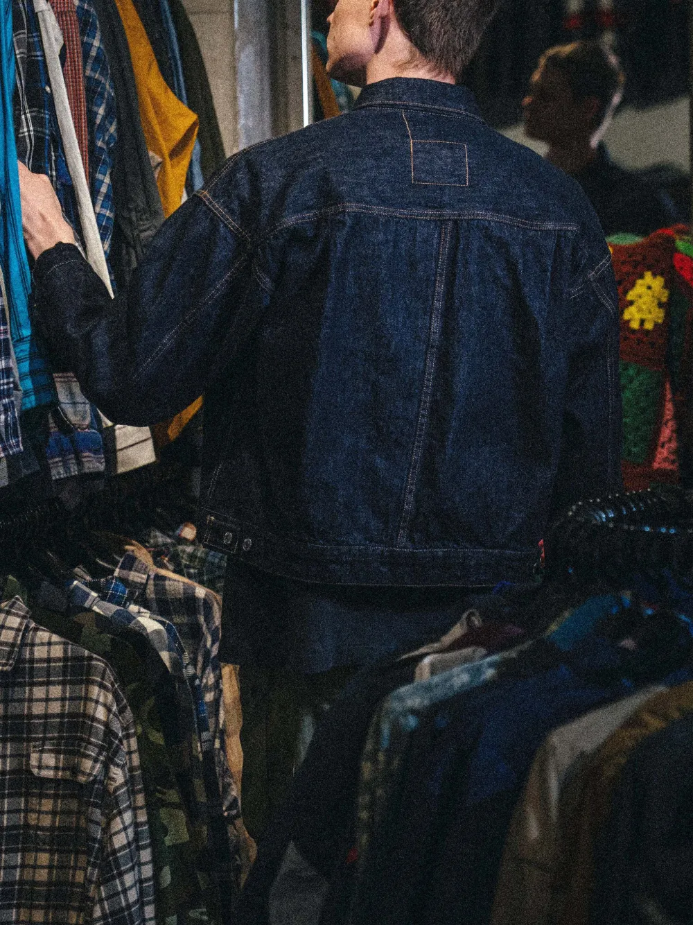 SAINT MXXXXXX pleated-detail denim jacket Blauw