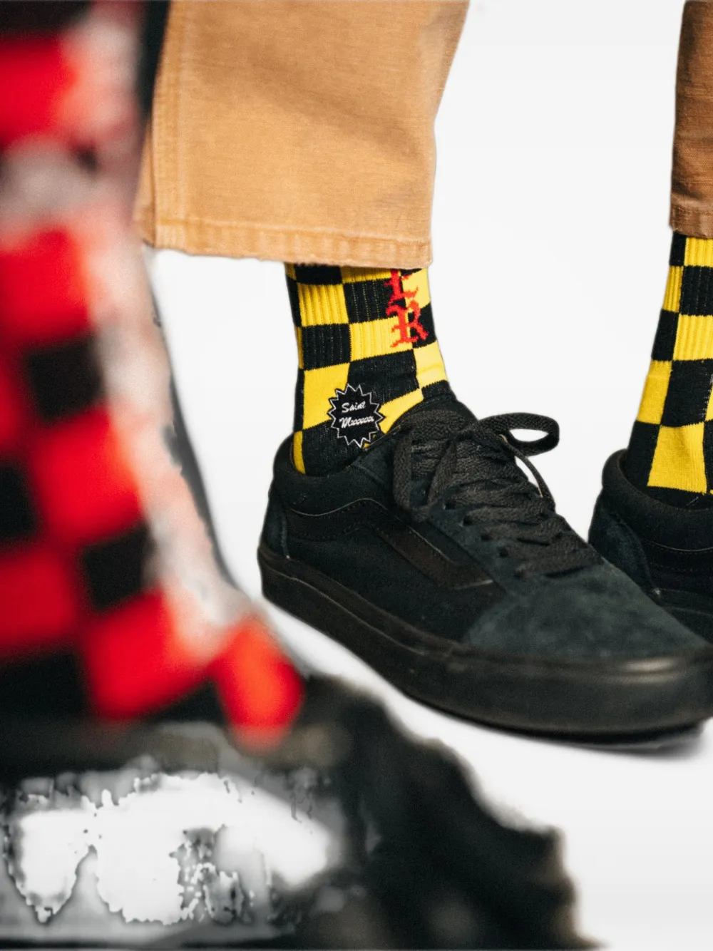 SAINT MXXXXXX checkered logo-print socks Geel