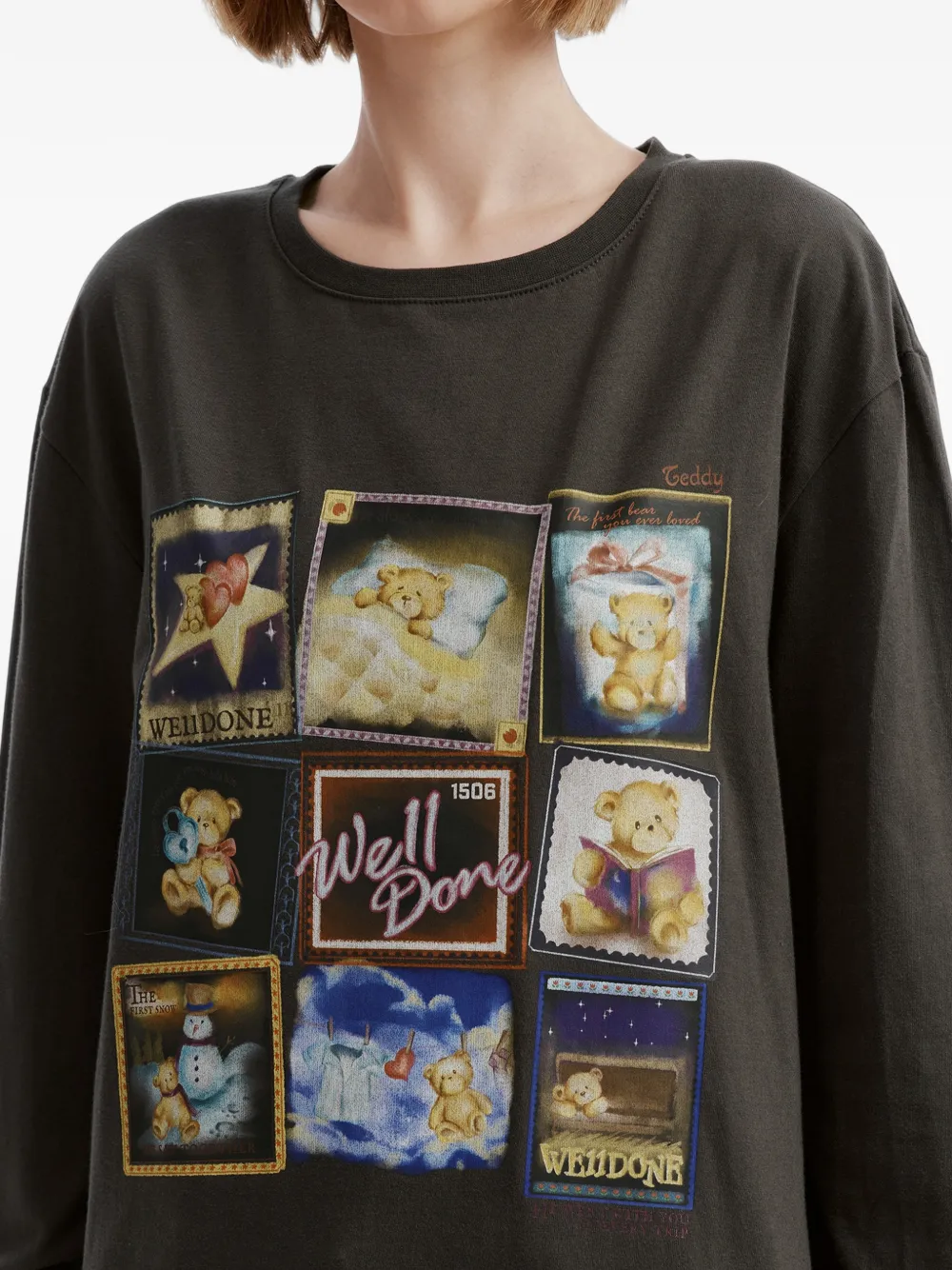 We11done Teddy graphic-print long-sleeve T-shirt Grijs