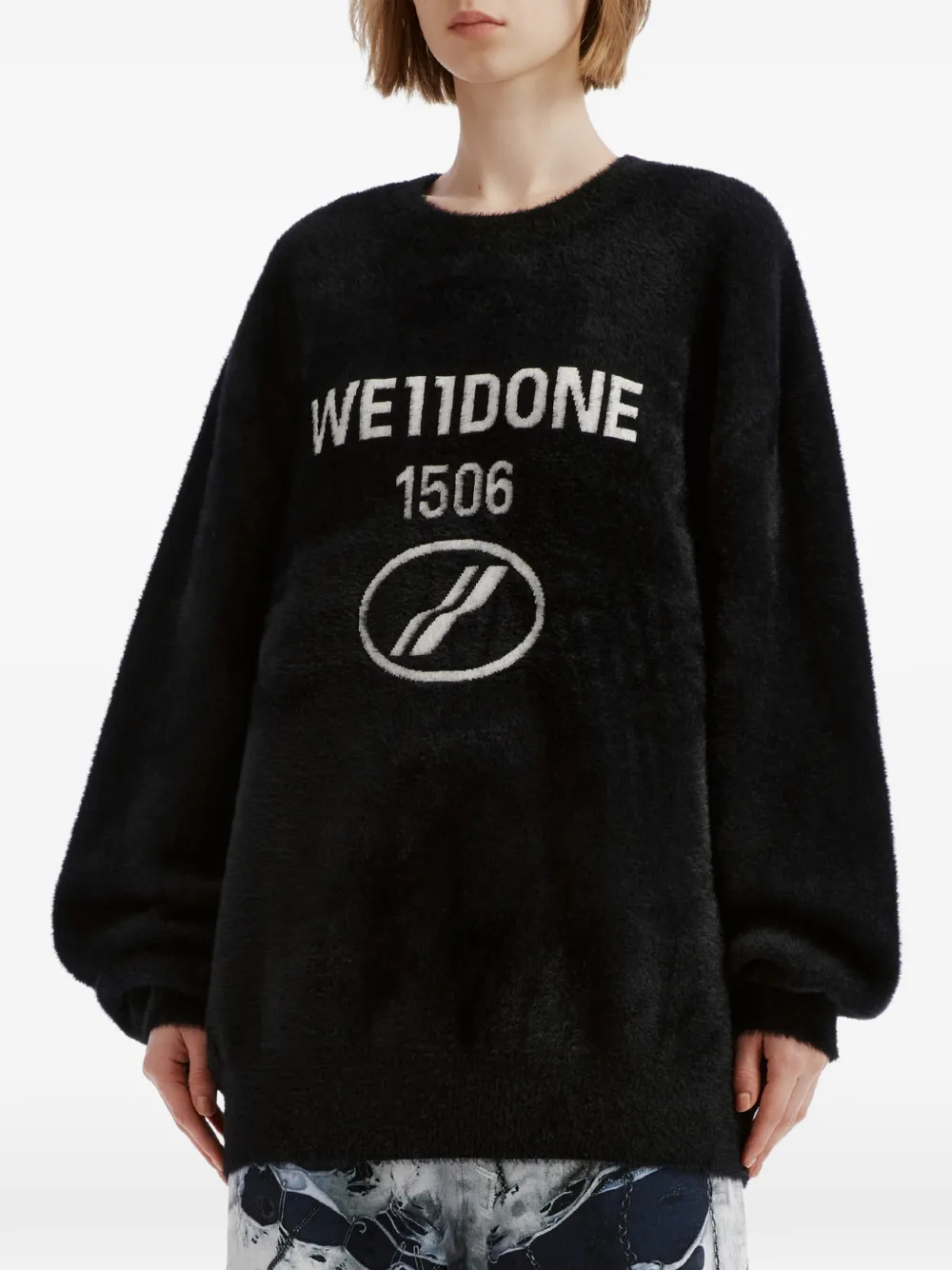 We11done logo-intarsia fuzzy-knit sweater Zwart
