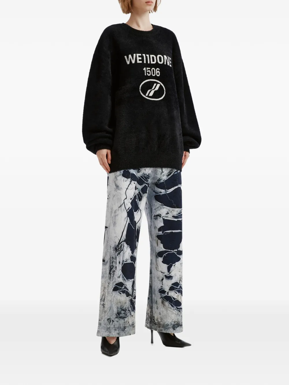 We11done logo-intarsia fuzzy-knit sweater Zwart