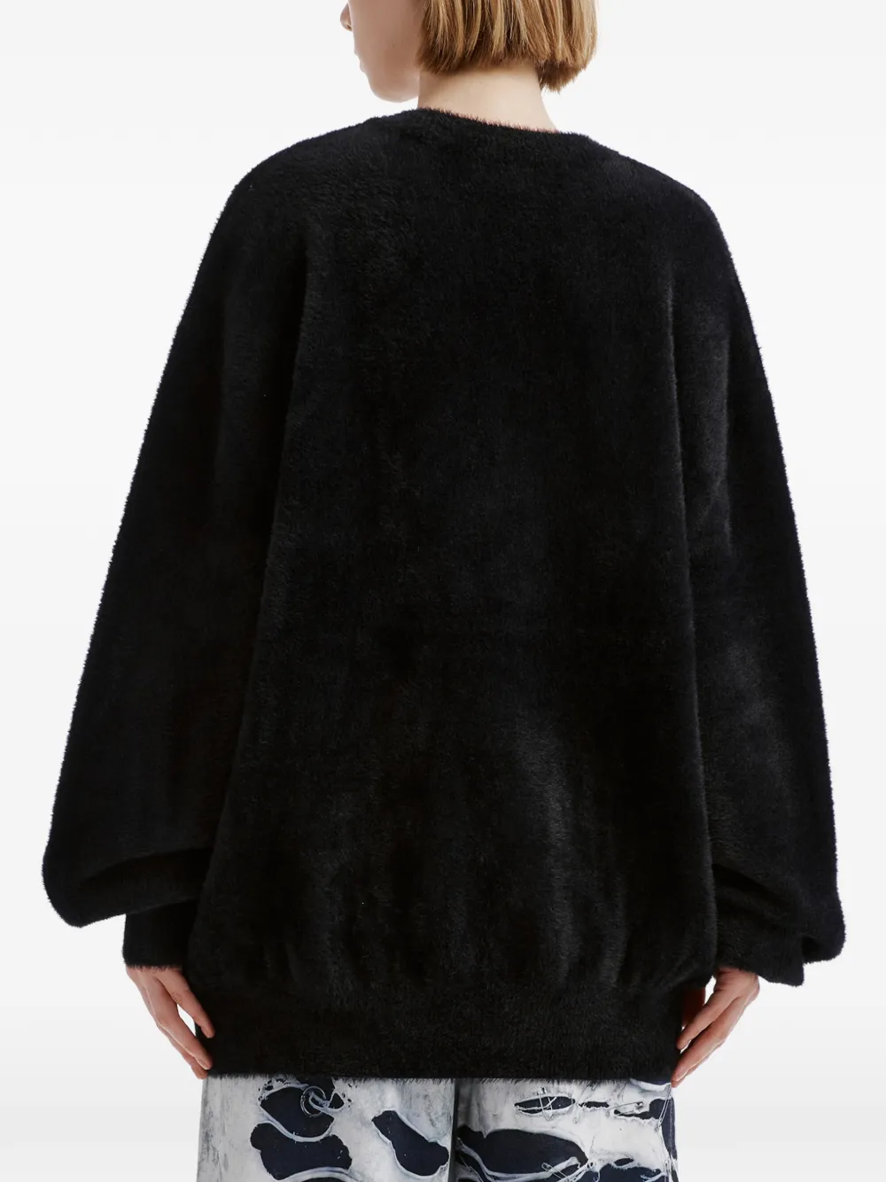 We11done logo-intarsia fuzzy-knit sweater Zwart