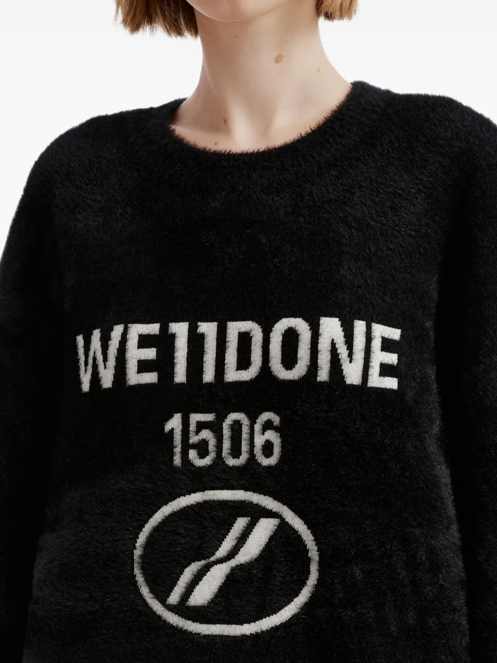 We11done logo-intarsia fuzzy-knit sweater Zwart