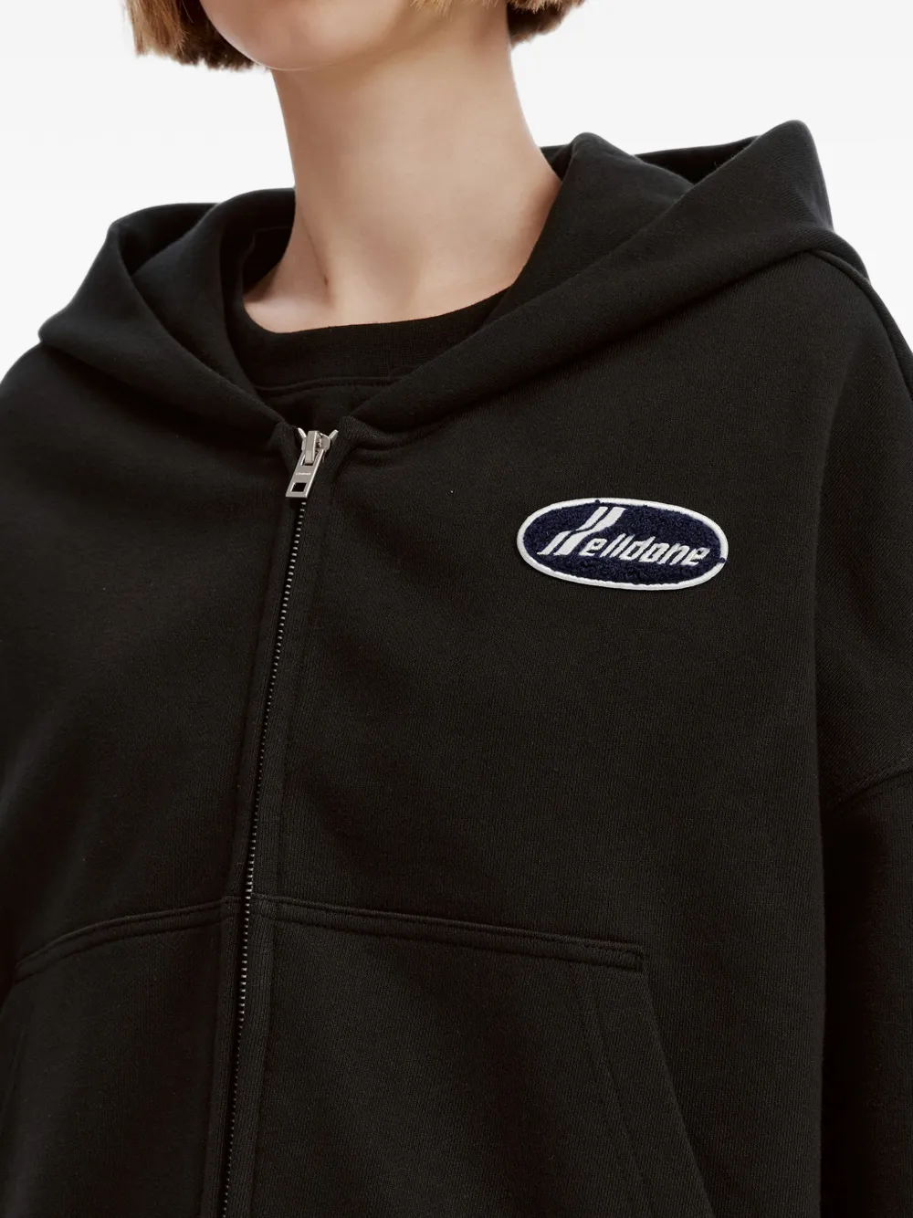 We11done logo-patch zip-up hoodie Zwart