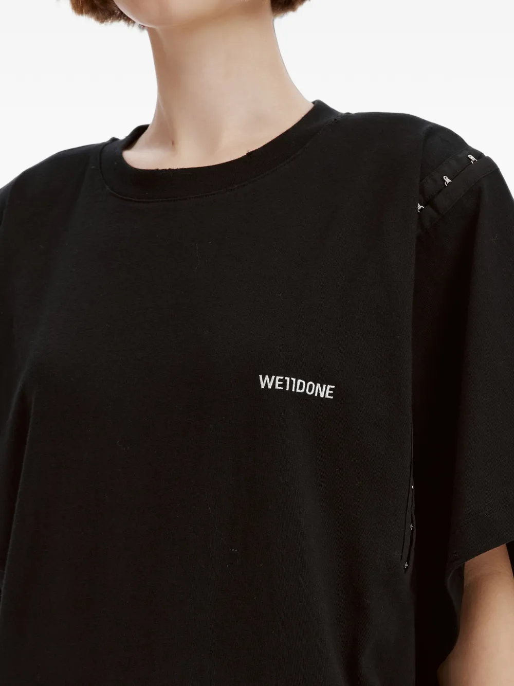 We11done logo-print hook-detail T-shirt Zwart