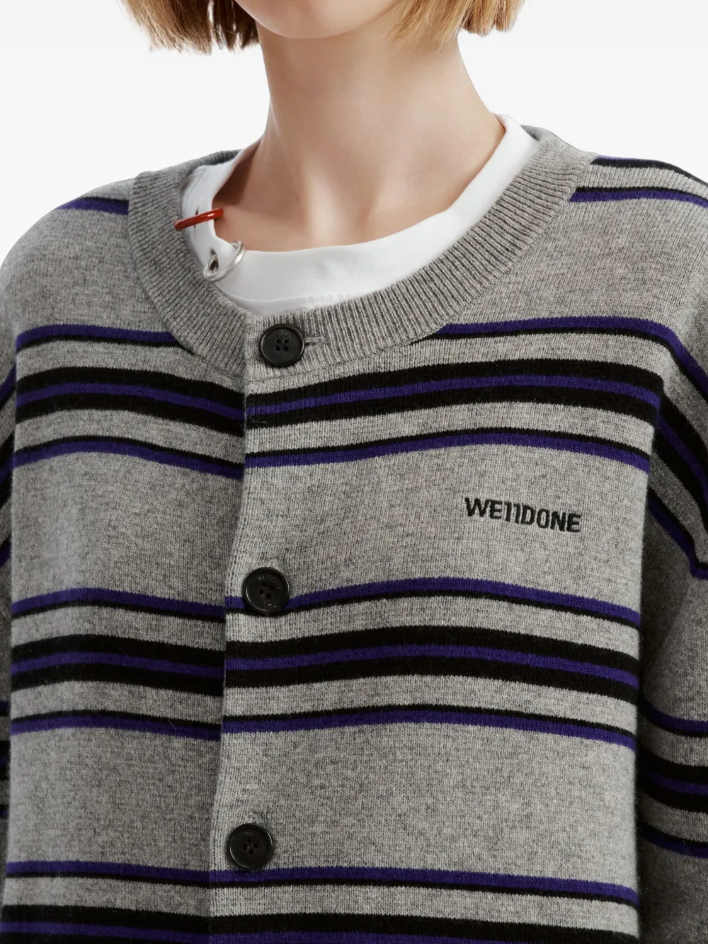 We11done striped logo-embroidered cardigan Grijs