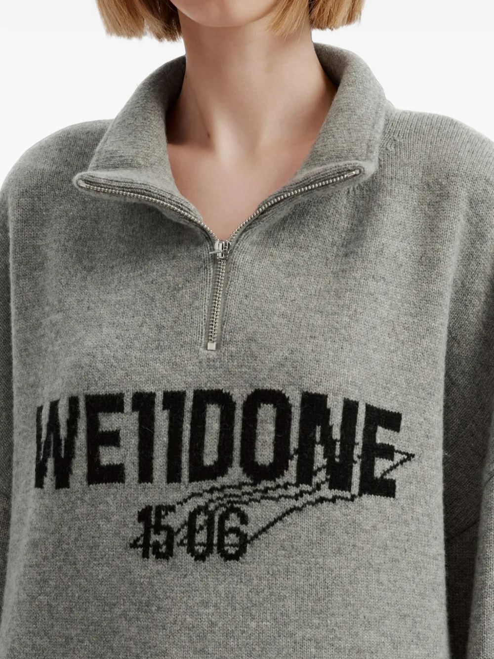 We11done logo-intarsia half-zip sweater Grijs