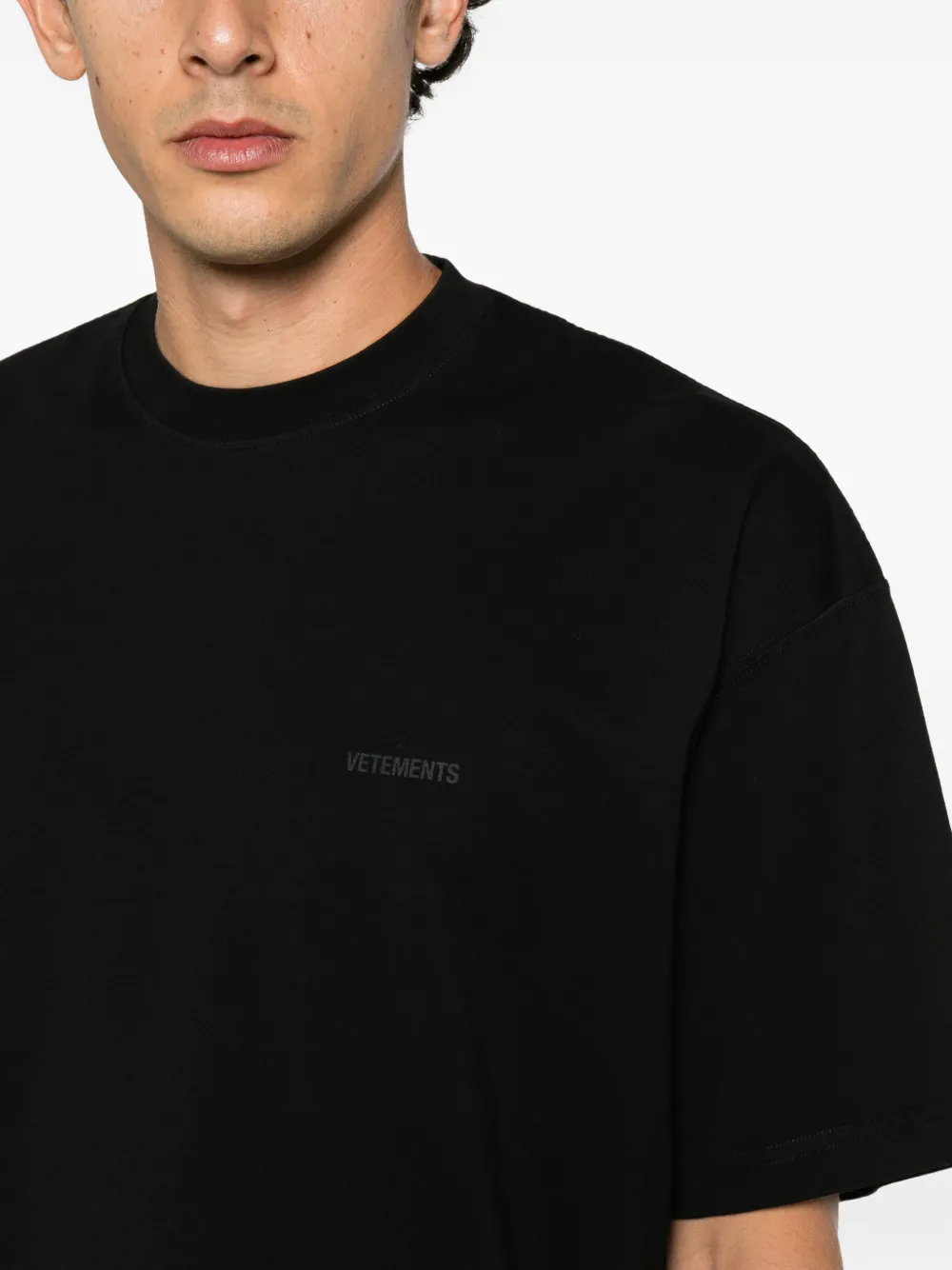 VETEMENTS logo-print T-shirt Zwart