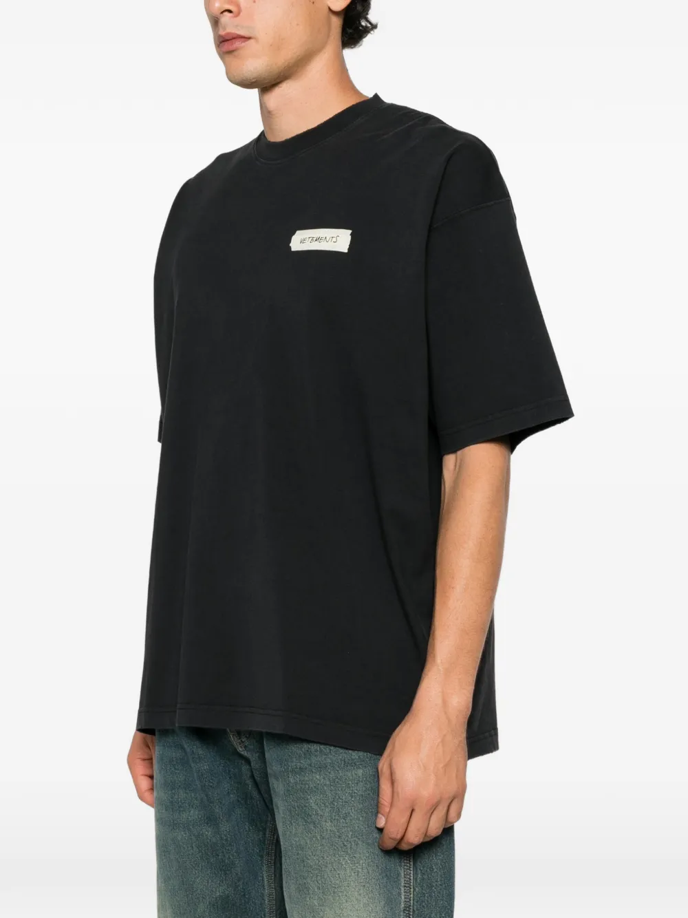 VETEMENTS logo-patch T-shirt Zwart