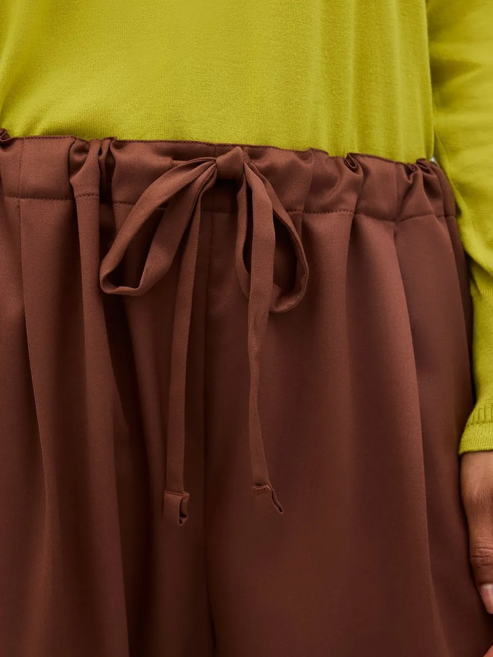 Another Tomorrow pleated drawstring trousers Bruin