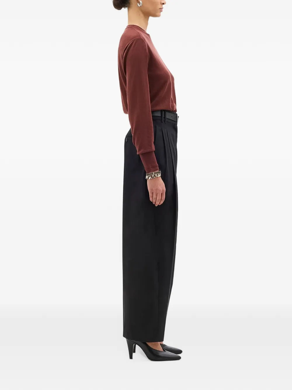 Another Tomorrow cropped tapered trousers Zwart