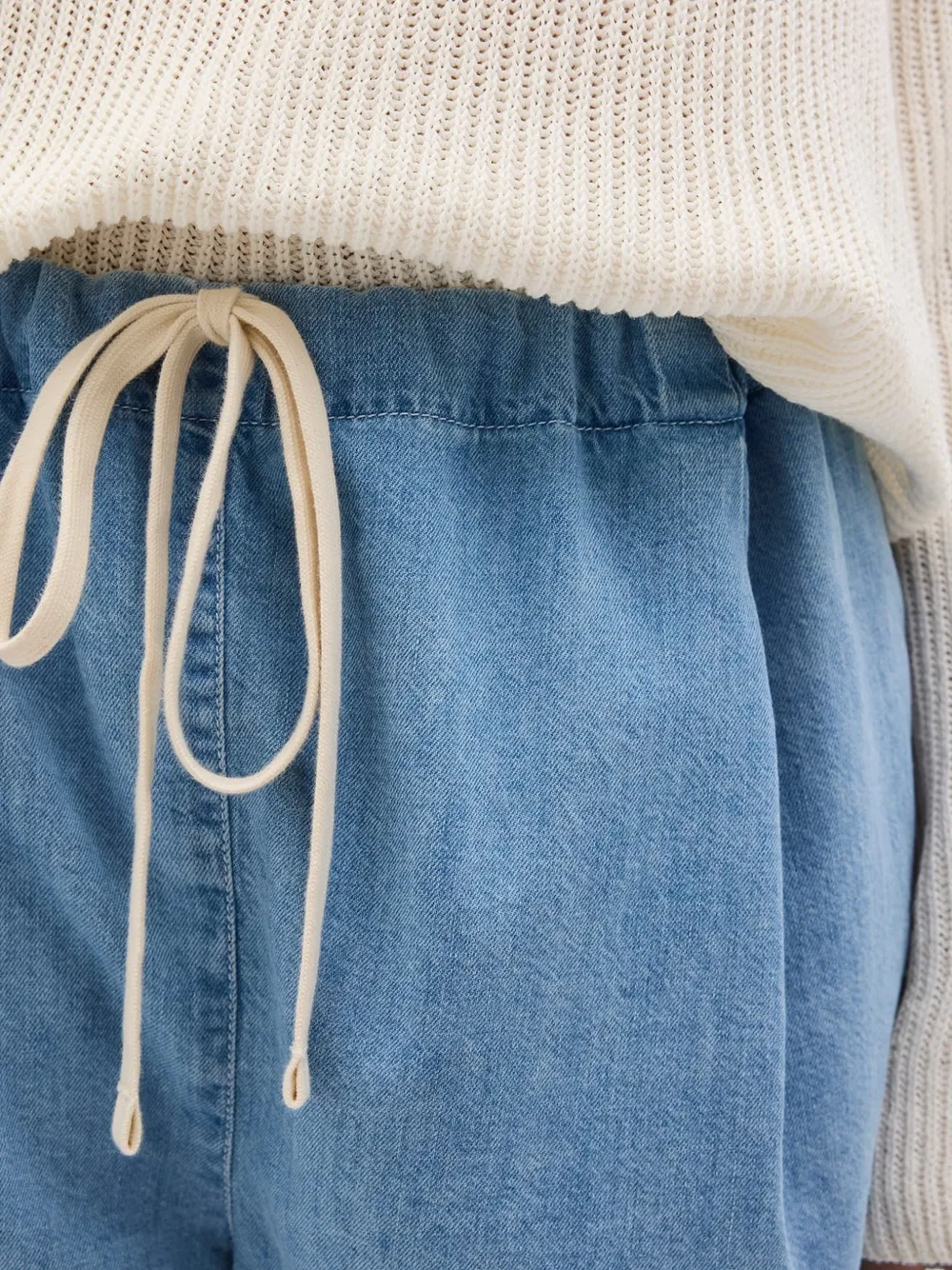 Another Tomorrow chambray drawcord shorts Blauw