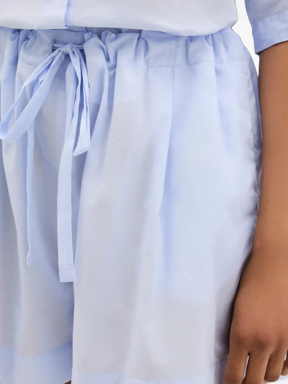 Another Tomorrow pleated drawcord cotton shorts Blauw