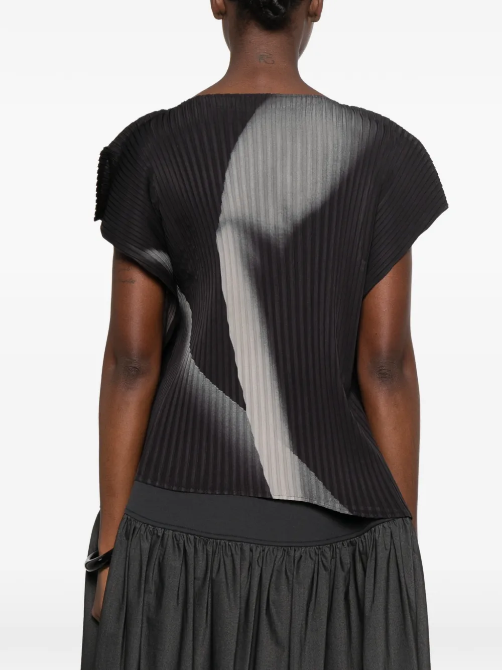 Issey Miyake pleated asymmetric-hem blouse Zwart