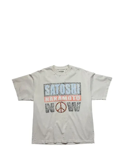 SATOSHI NAKAMOTO playera con efecto desgastado y detalles de cristal