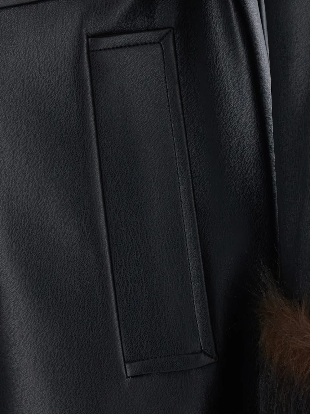 MARKGONG faux-fur trim belted coat Zwart