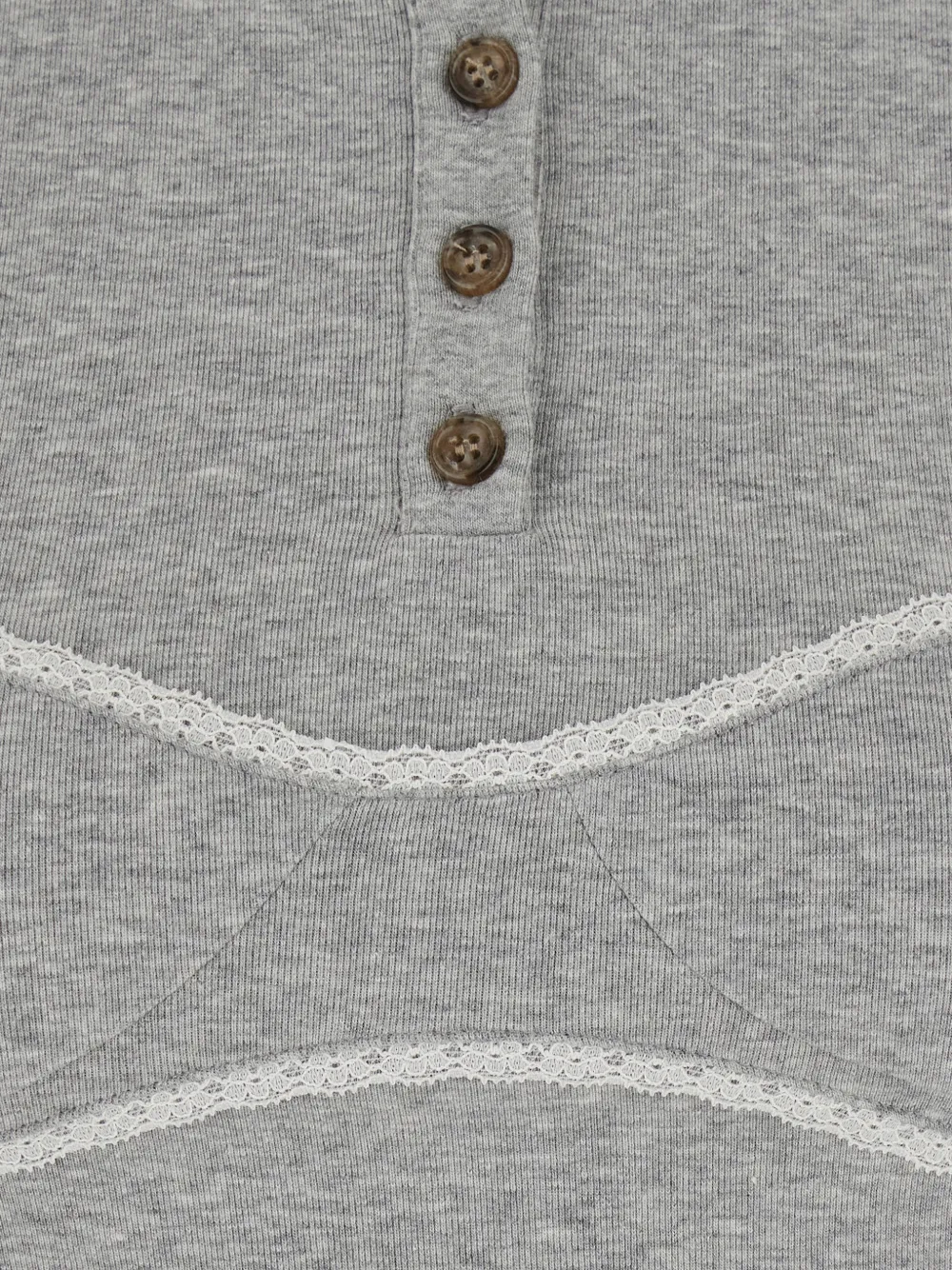 MARKGONG lace-trim henley long-sleeve T-shirt Grijs