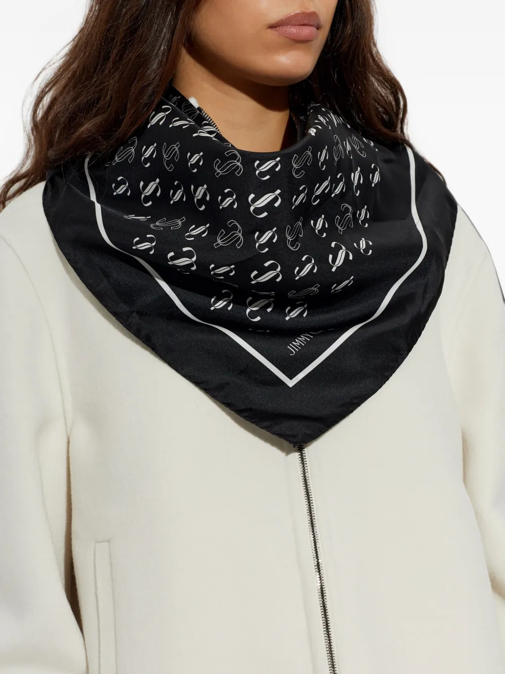 Jimmy Choo logo-monogram silk scarf Zwart
