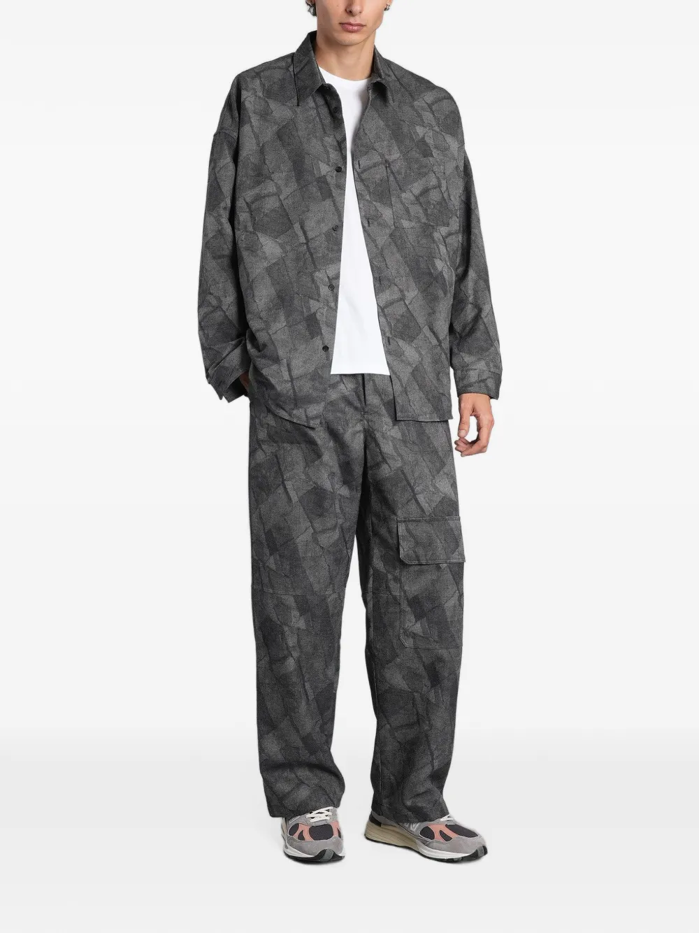 Maison Kitsuné abstract-print cargo pants Grijs