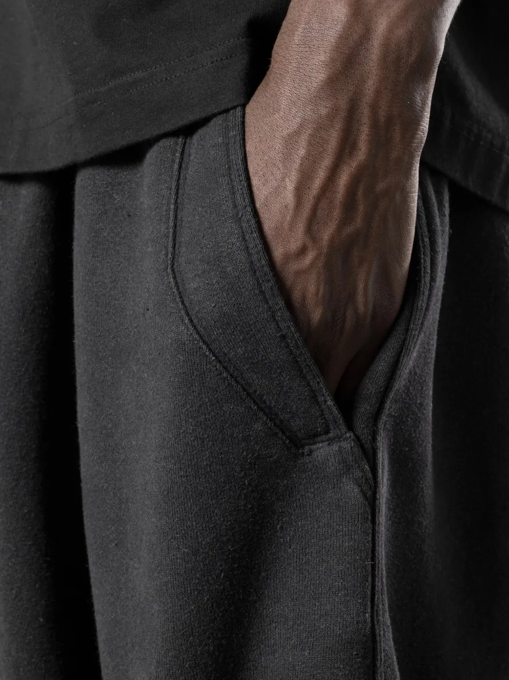Maharishi 7696 trainingsbroek met verlaagd kruis en trekkoord Zwart