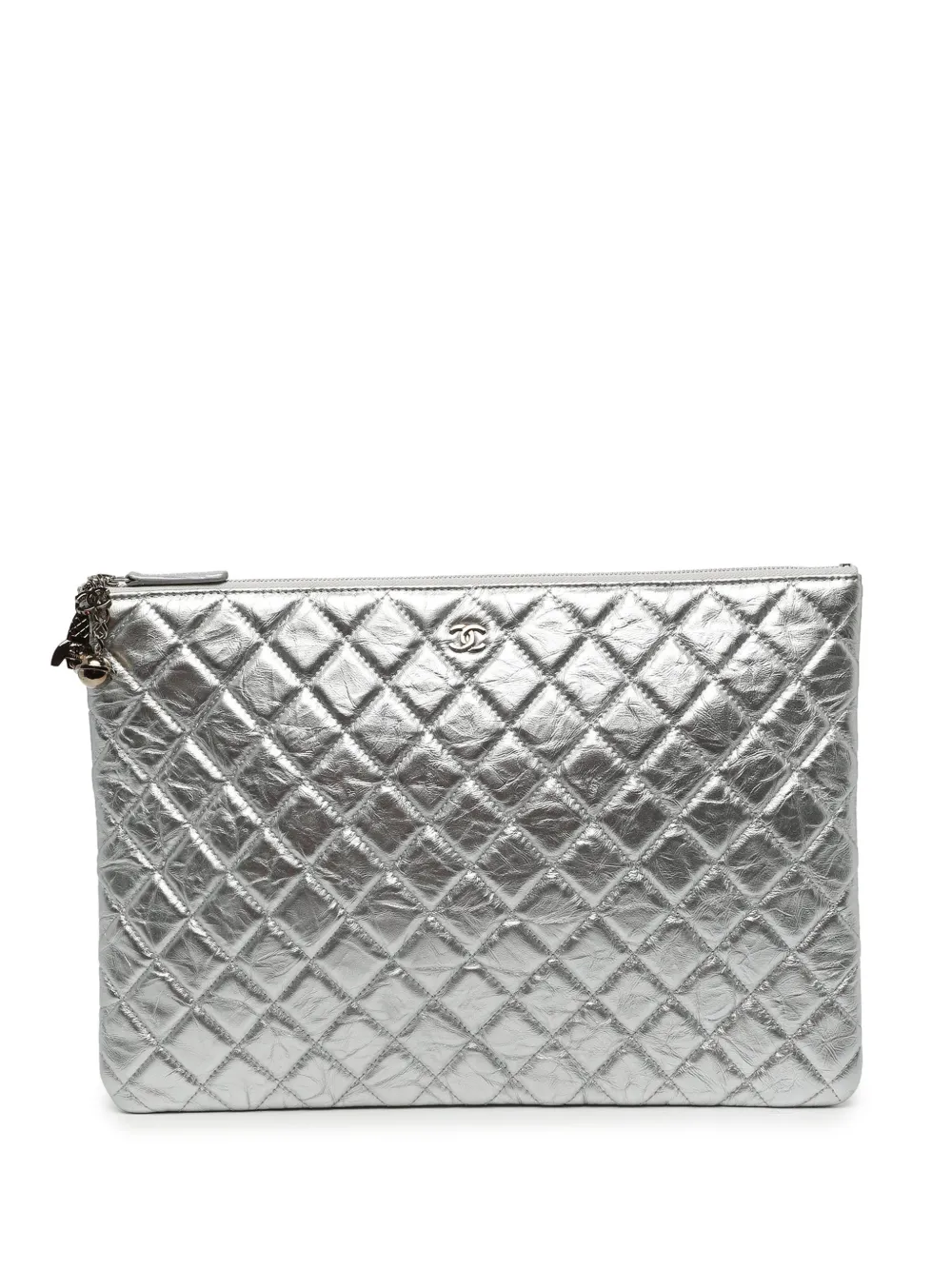 CHANEL Pre-Owned 2017-2018 Large Quilted Metallic Aged Calfskin Cosmo Charm O Case clutch bag - Silber