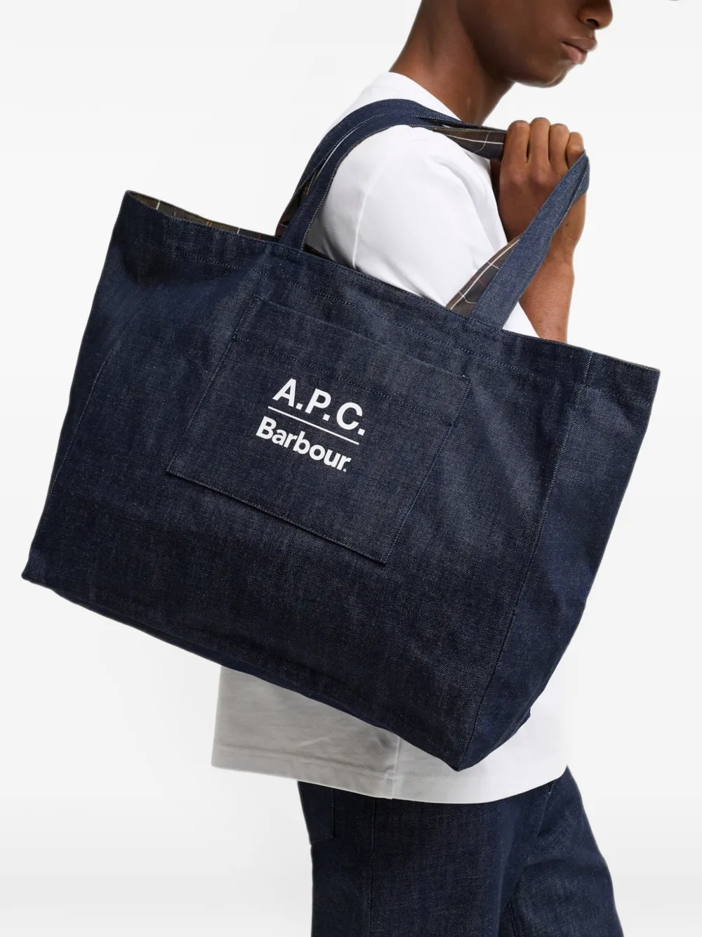 Barbour x A.P.C logo-print reversible shoulder bag Blauw