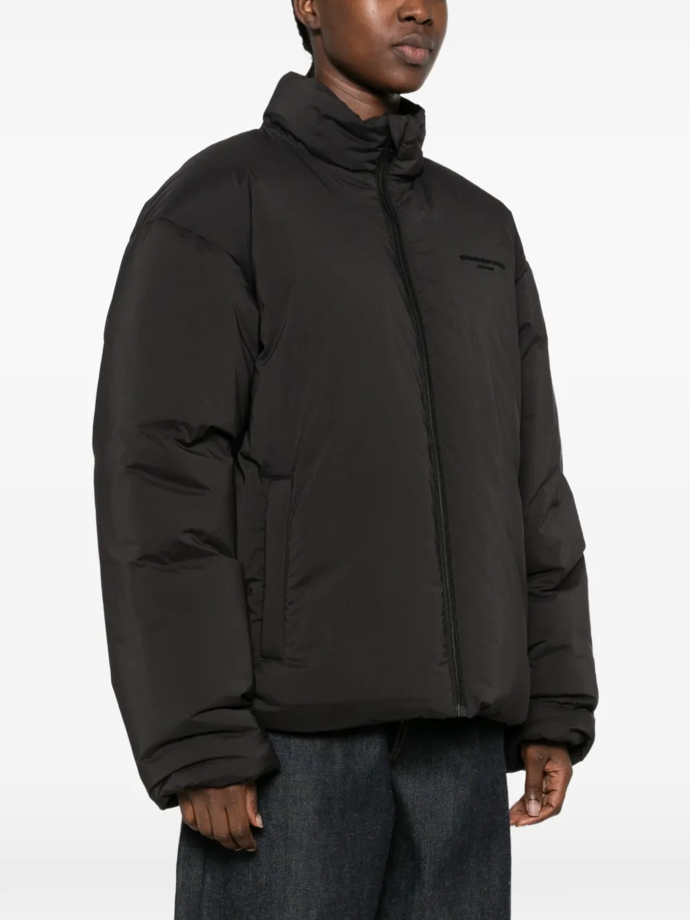 Alexander Wang logo-embroidered puffer jacket Zwart