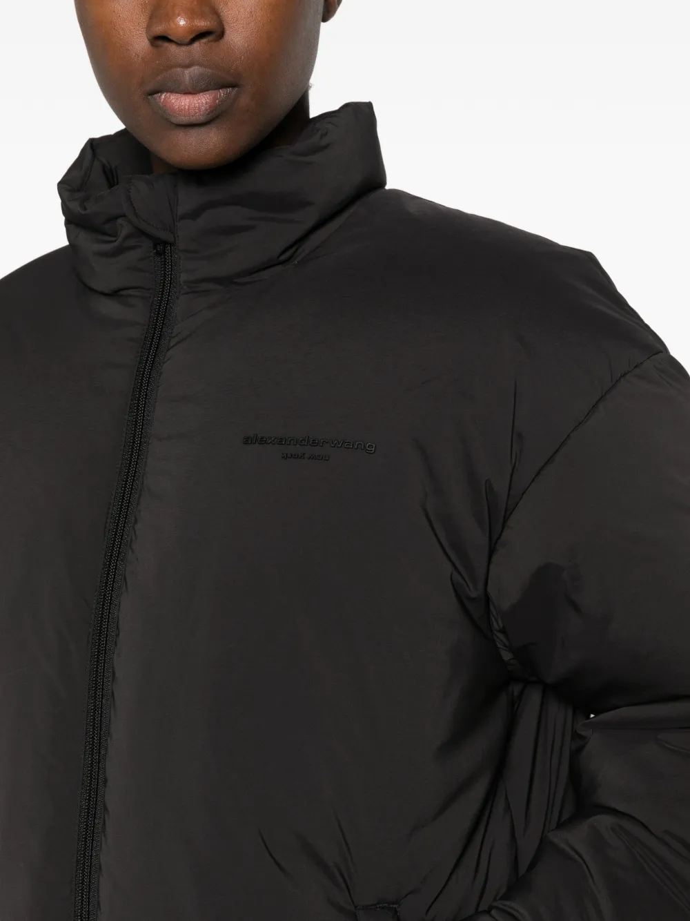 Alexander Wang logo-embroidered puffer jacket Zwart