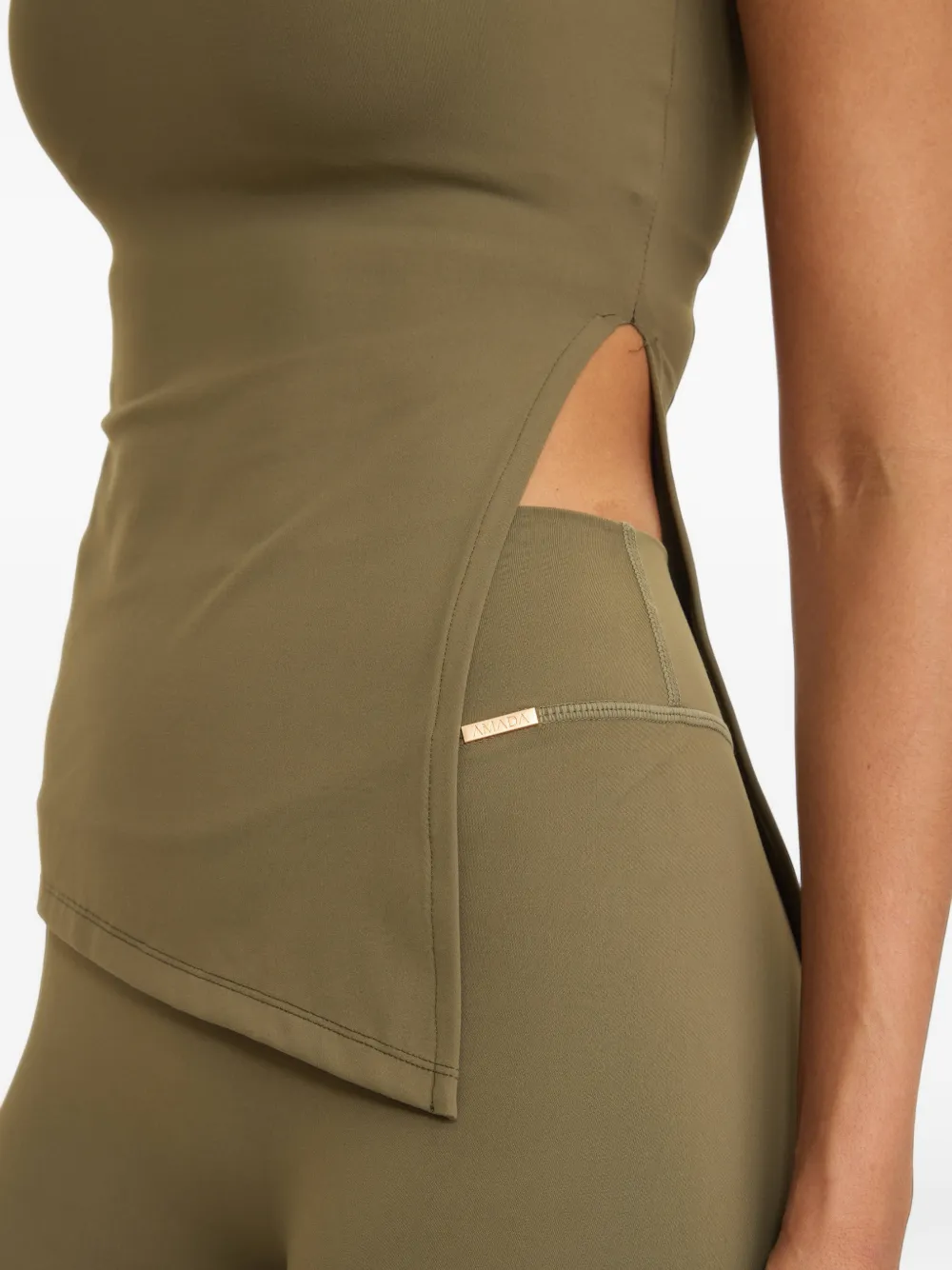 AMADA WEAR Capri logo-plaque leggings Groen