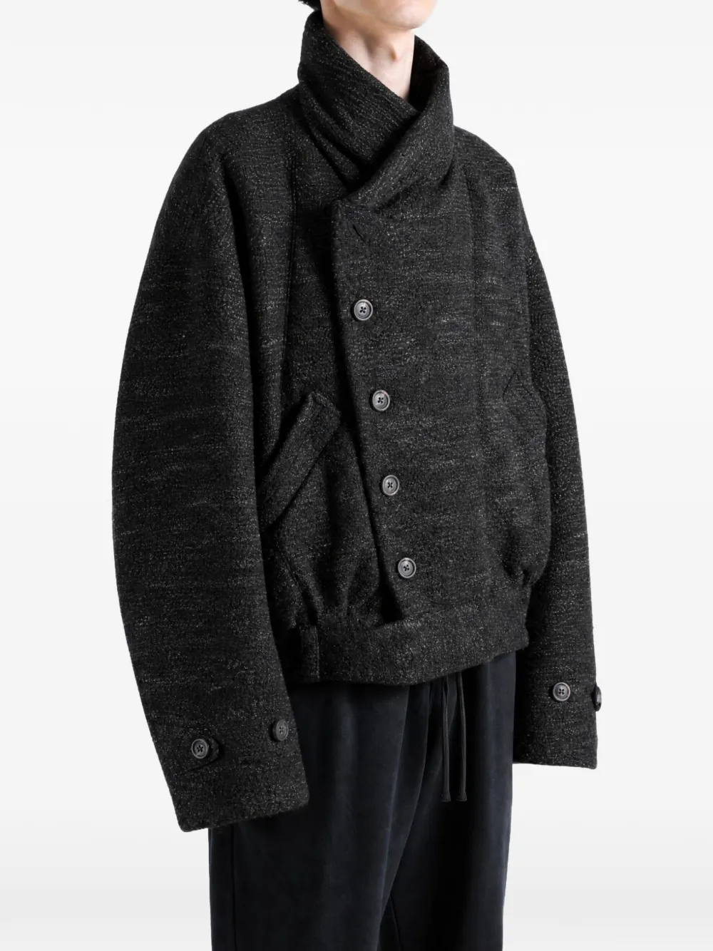 Ziggy Chen Jack met asymmetrische voorkant en hoge hals Zwart