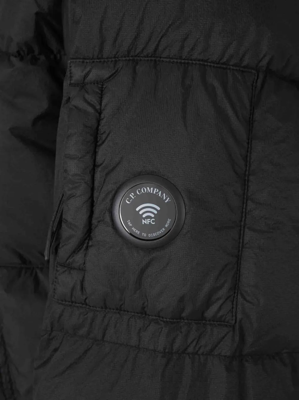 C.P. Company down shield lens hooded puffer Zwart