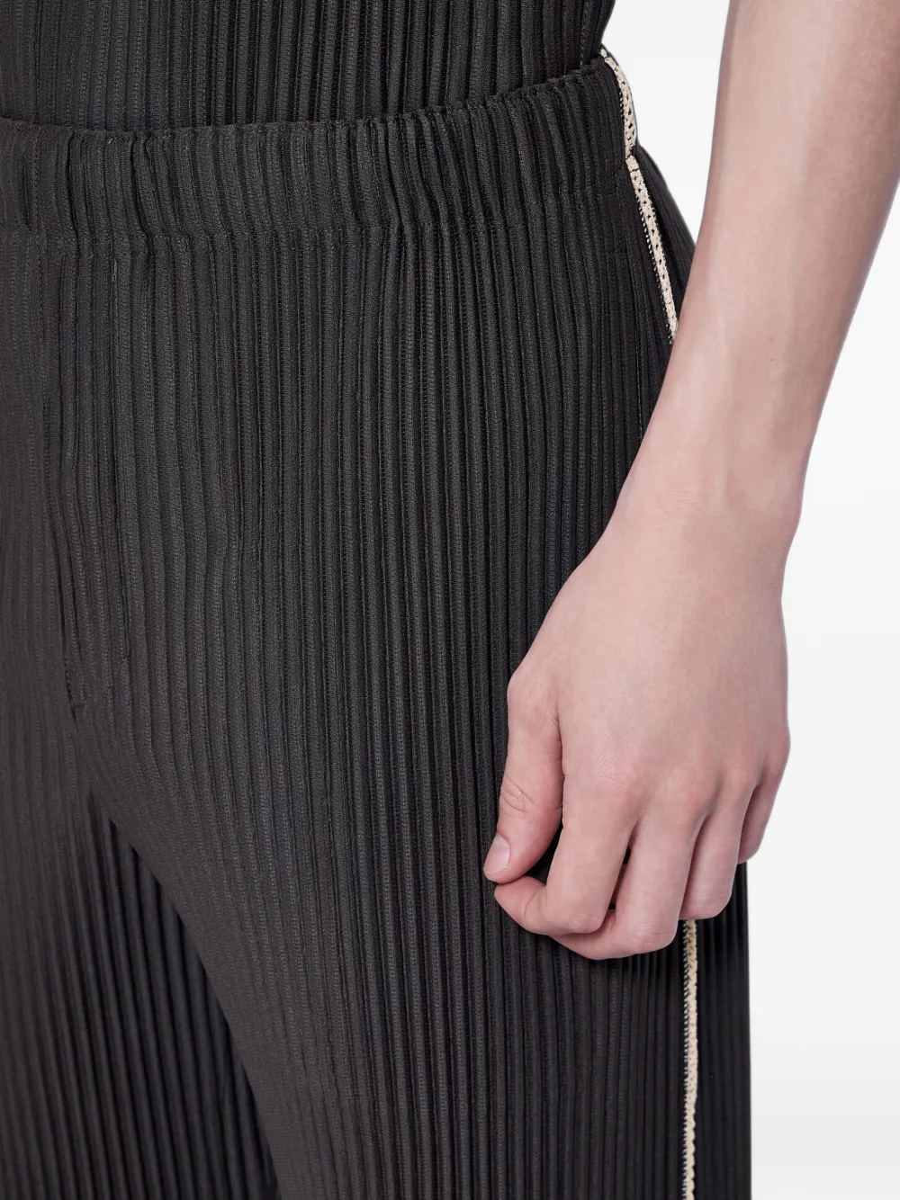 Homme Plissé Issey Miyake pleated elasticated-waist trousers Bruin