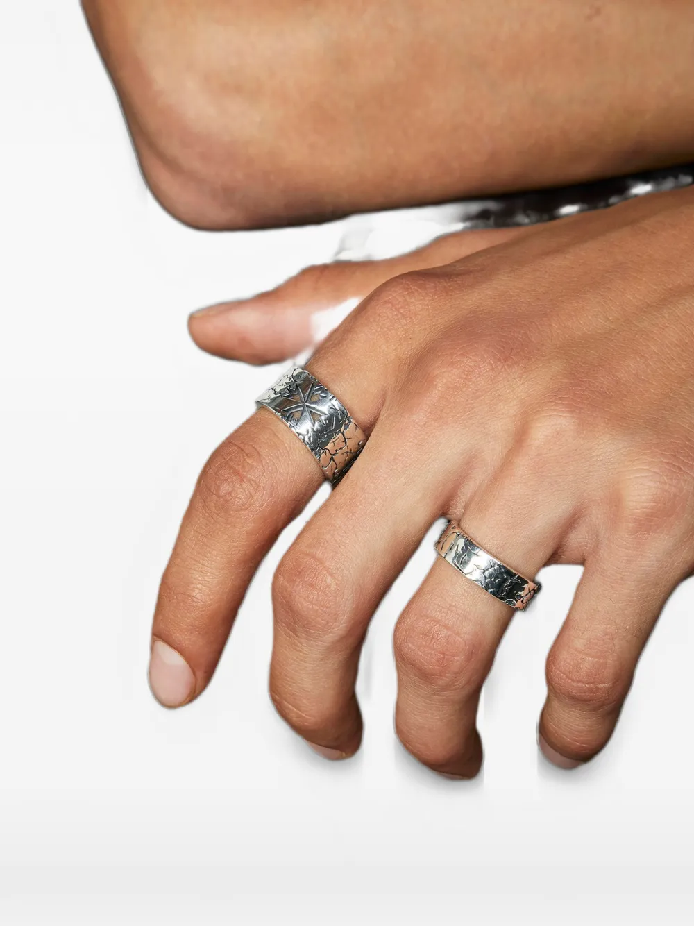 Emanuele Bicocchi cracked-effect cross ring - Argento