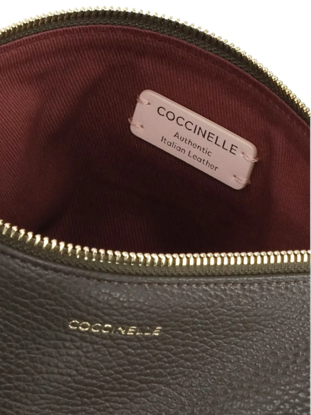 Coccinelle logo-print leather clutch bag Grijs