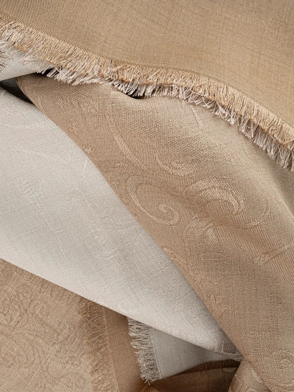 Ferragamo Sjaal met jacquard en franje Beige